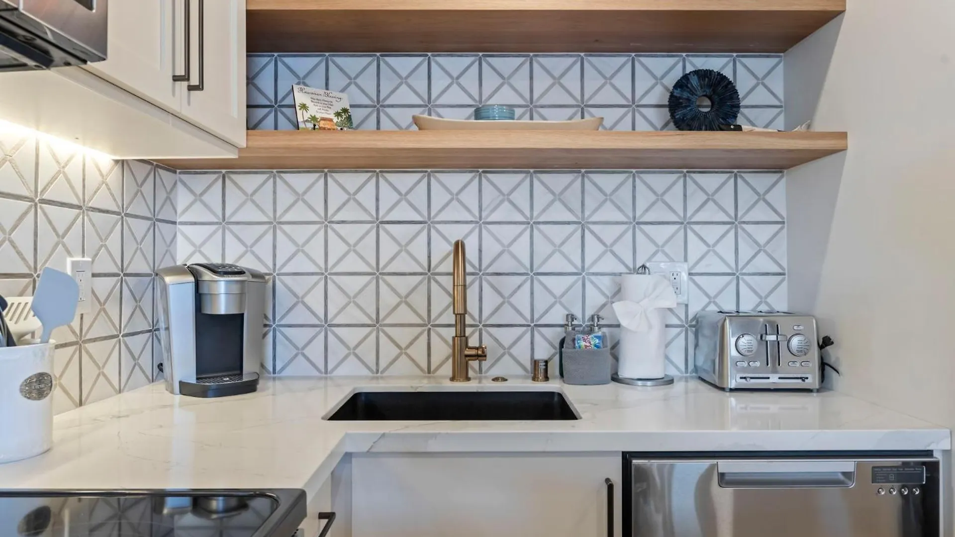 Whaler 508- Fully Remodeled Whaler Condo, Stunning Kaanapali Black Rock View Διαμέρισμα