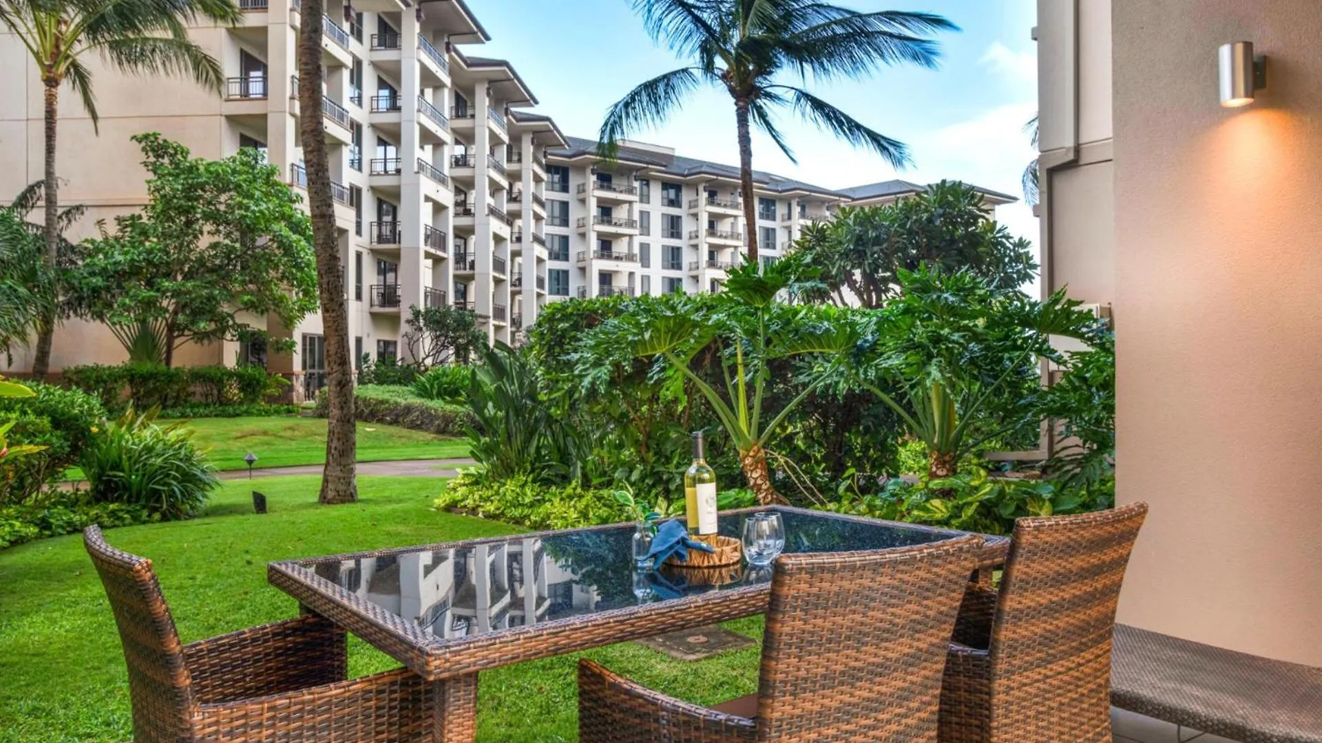 Kbm Free Car Honua Kai Hokulani Ocean View 2bedroom Hkh-114 Beautiful Partial Ocean View Apartment Kaanapali