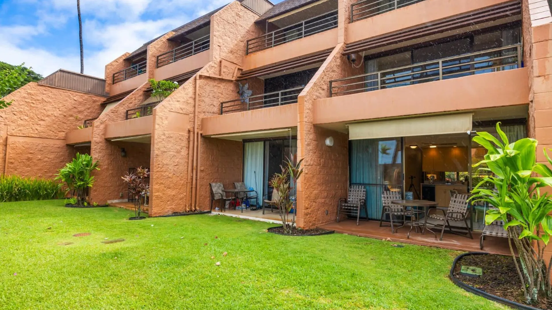 Kuleana Club #306 - Pool View - 1bedroom & 1 Bathroom - Ground Floor Kahana