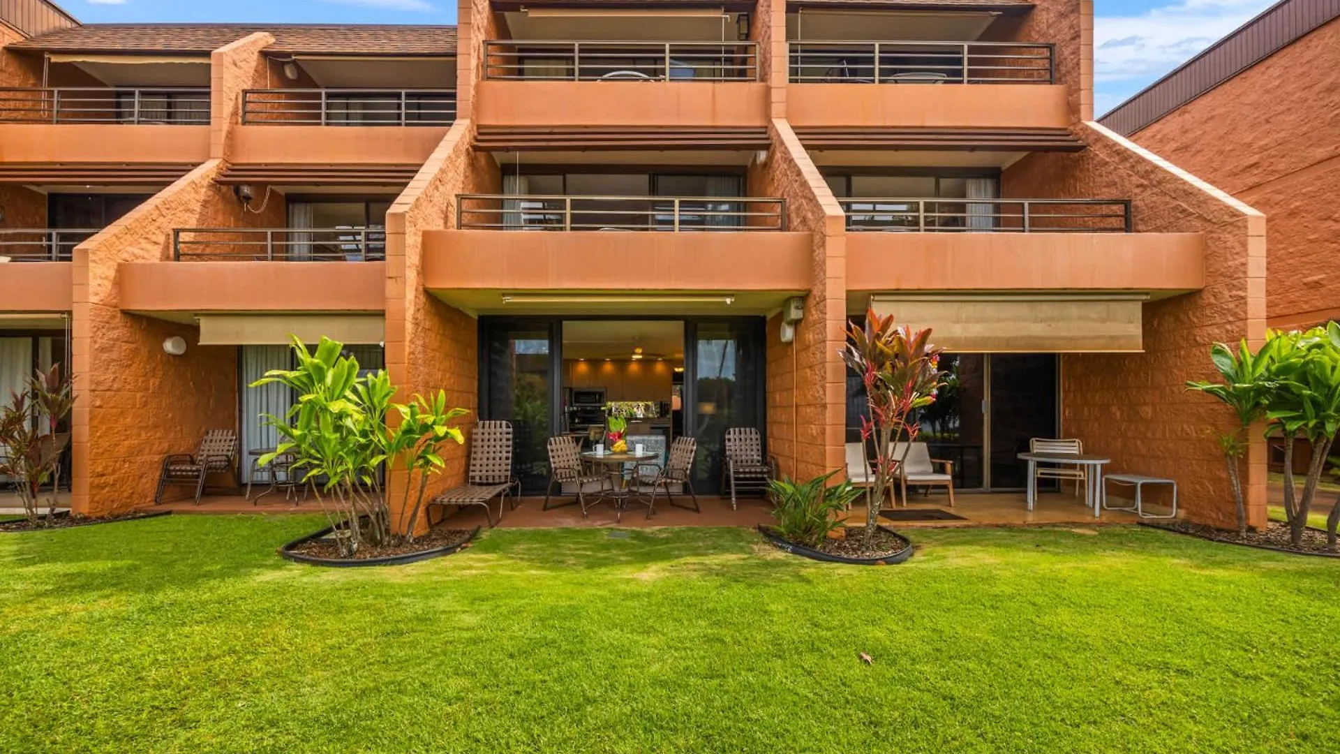 Kuleana Club #307 Pool View - 1 Bedroom & 1 Bathroom - Ground Floor Kahana