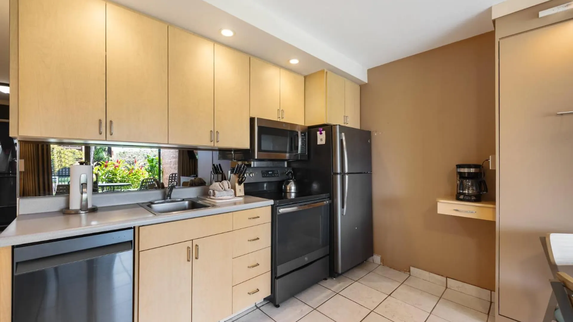 Kuleana Club #306 - Pool View - 1bedroom & 1 Bathroom - Ground Floor Kahana