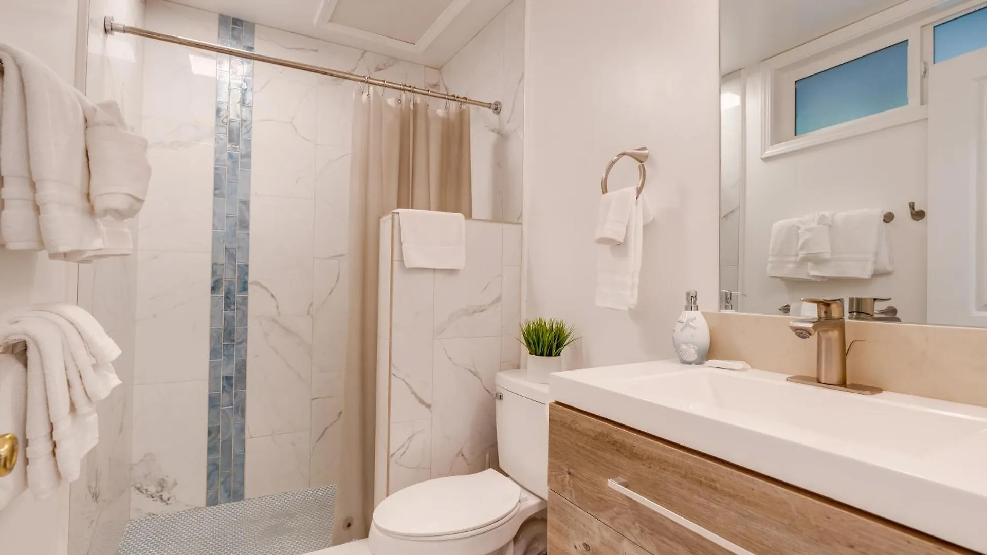 Unit 18 Maui Ohana Modern * Wailuku