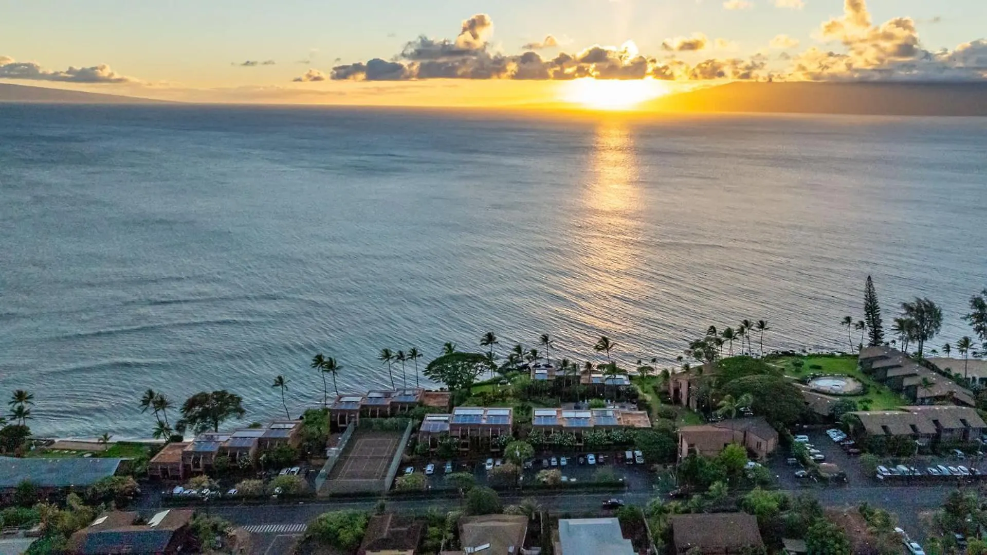 Kuleana Club #710 Oceanfront -1 Bedroom & 1 Bathroom - 2nd Floor * Kahana