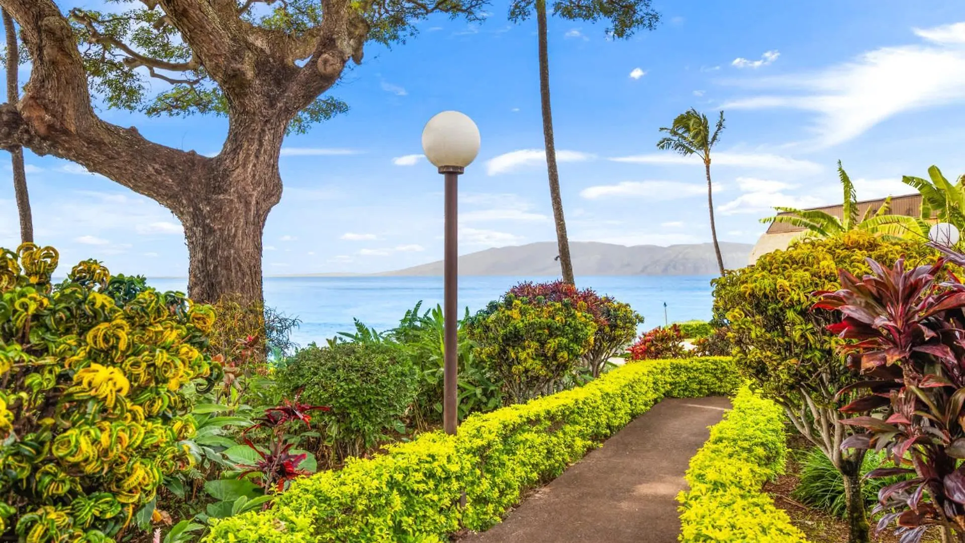 Kuleana Club #710 Oceanfront -1 Bedroom & 1 Bathroom - 2nd Floor *