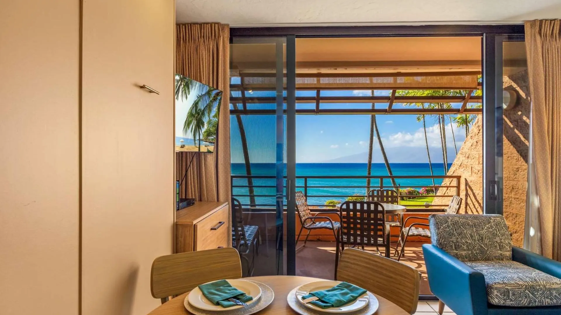 Kuleana Club #710 Oceanfront -1 Bedroom & 1 Bathroom - 2nd Floor Kahana