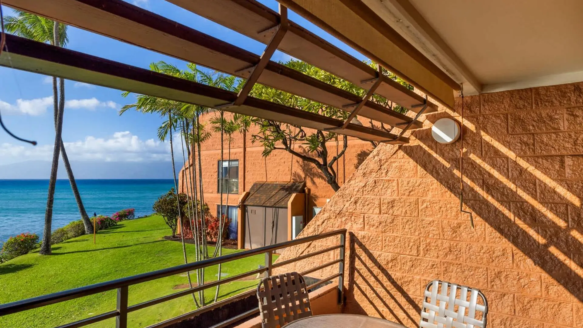 Kuleana Club #710 Oceanfront -1 Bedroom & 1 Bathroom - 2nd Floor Holiday home Kahana