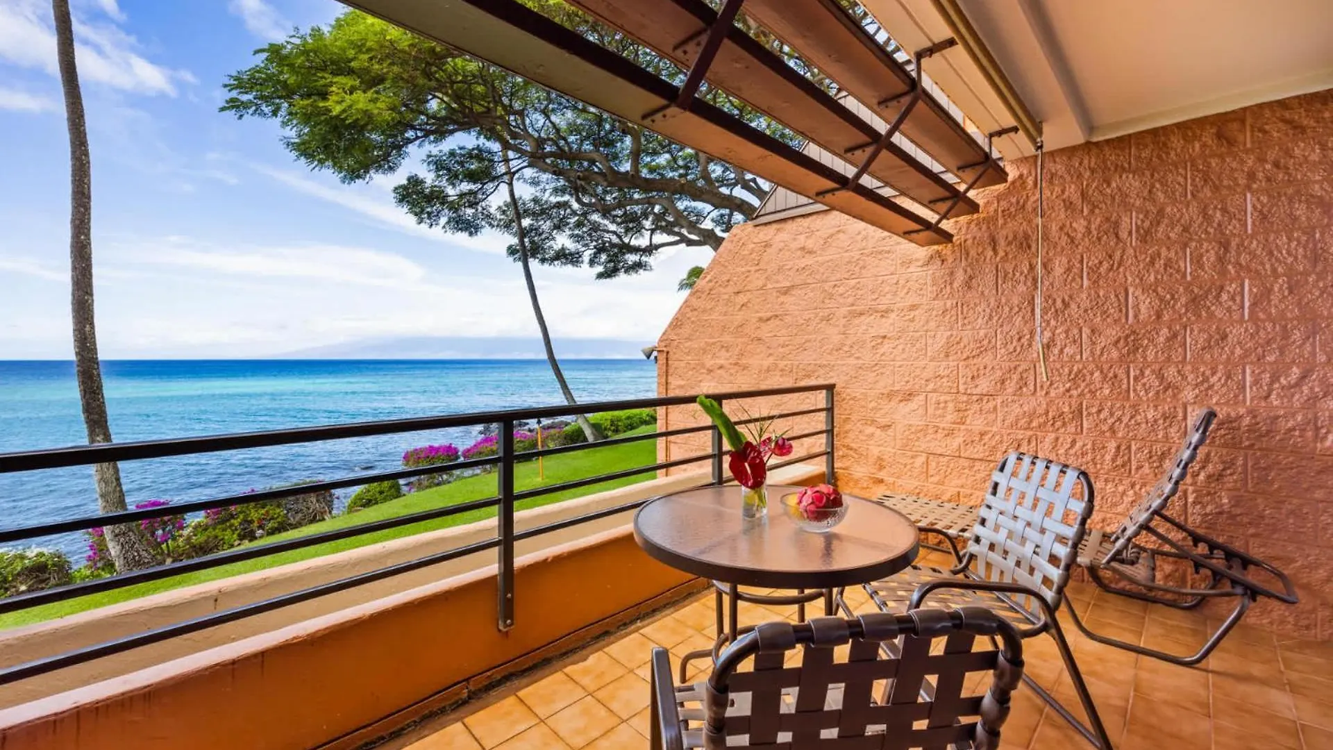 Kuleana Club #611 Oceanfront - 1 Bedroom & 1 Bathroom - Gated 2nd Fl Holiday home *