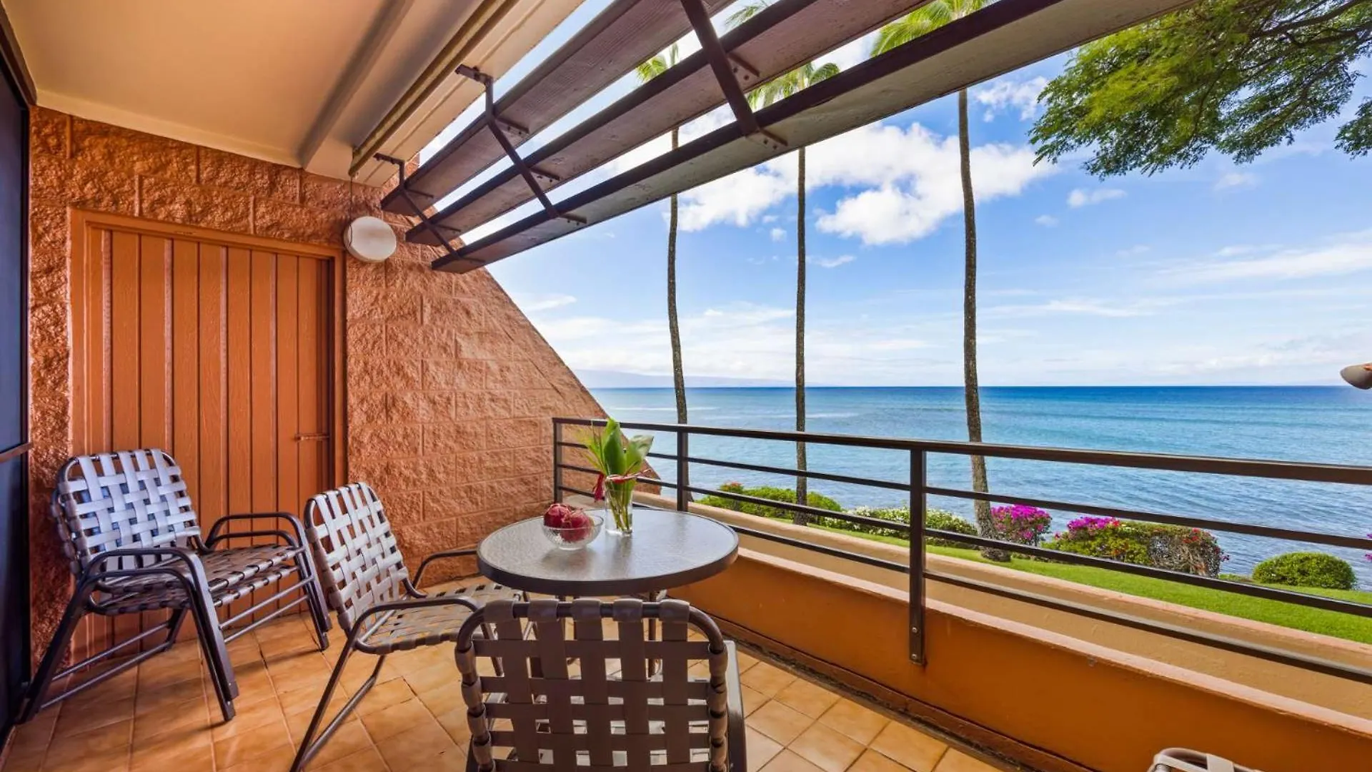 Kuleana Club #611 Oceanfront - 1 Bedroom & 1 Bathroom - Gated 2nd Fl *