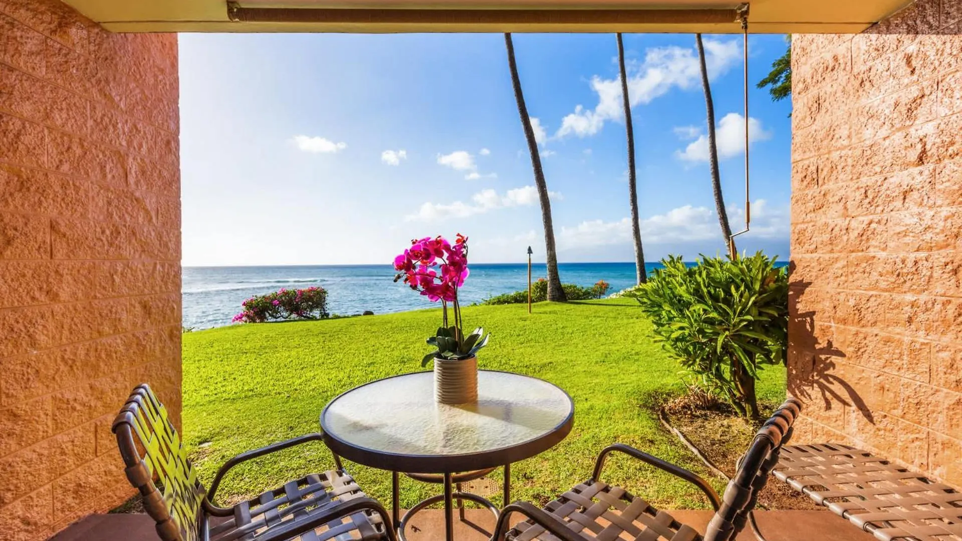 Kuleana Club #606 Oceanfront -1bedroom & 1 Bathroom - Gated *