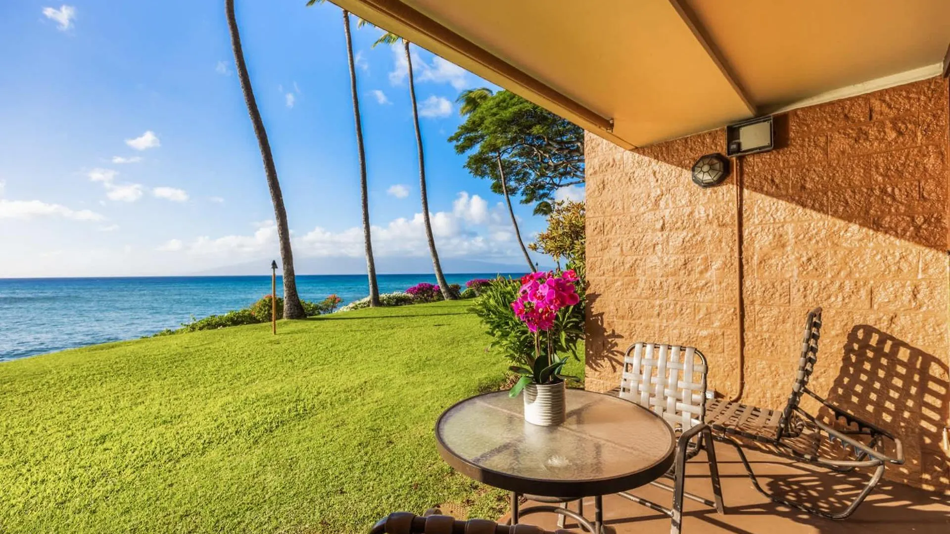 Kuleana Club #606 Oceanfront -1bedroom & 1 Bathroom - Gated Holiday home Kahana