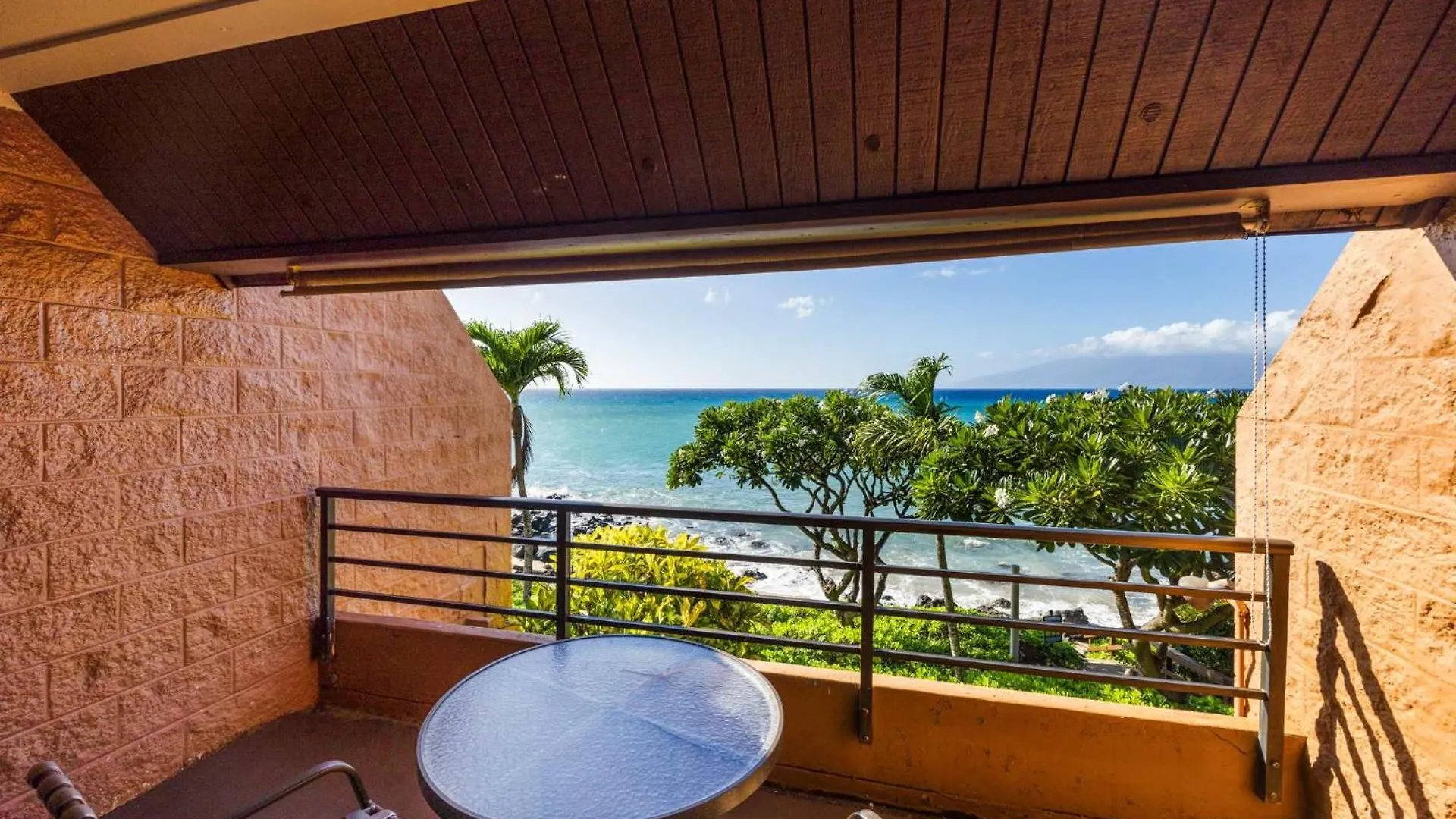 Kuleana Club #410 Oceanfront 1 Bedroom 1 Bathroom - Gated 2nd Fl