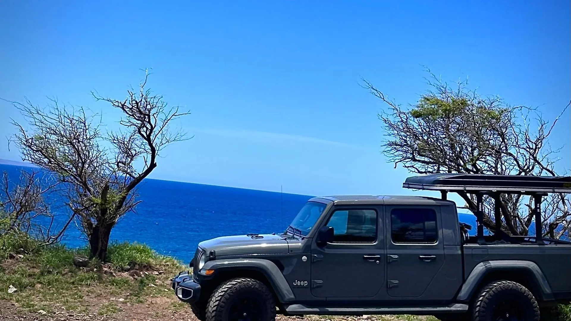 Embark On A Journey Through Maui With Aloha Glamp's Jeep And Rooftop Tent Allows To Discover Diverse Campgrounds, Unveiling The Island's Beauty From Unique Perspectives Each Day Роскошный шатер Haiku