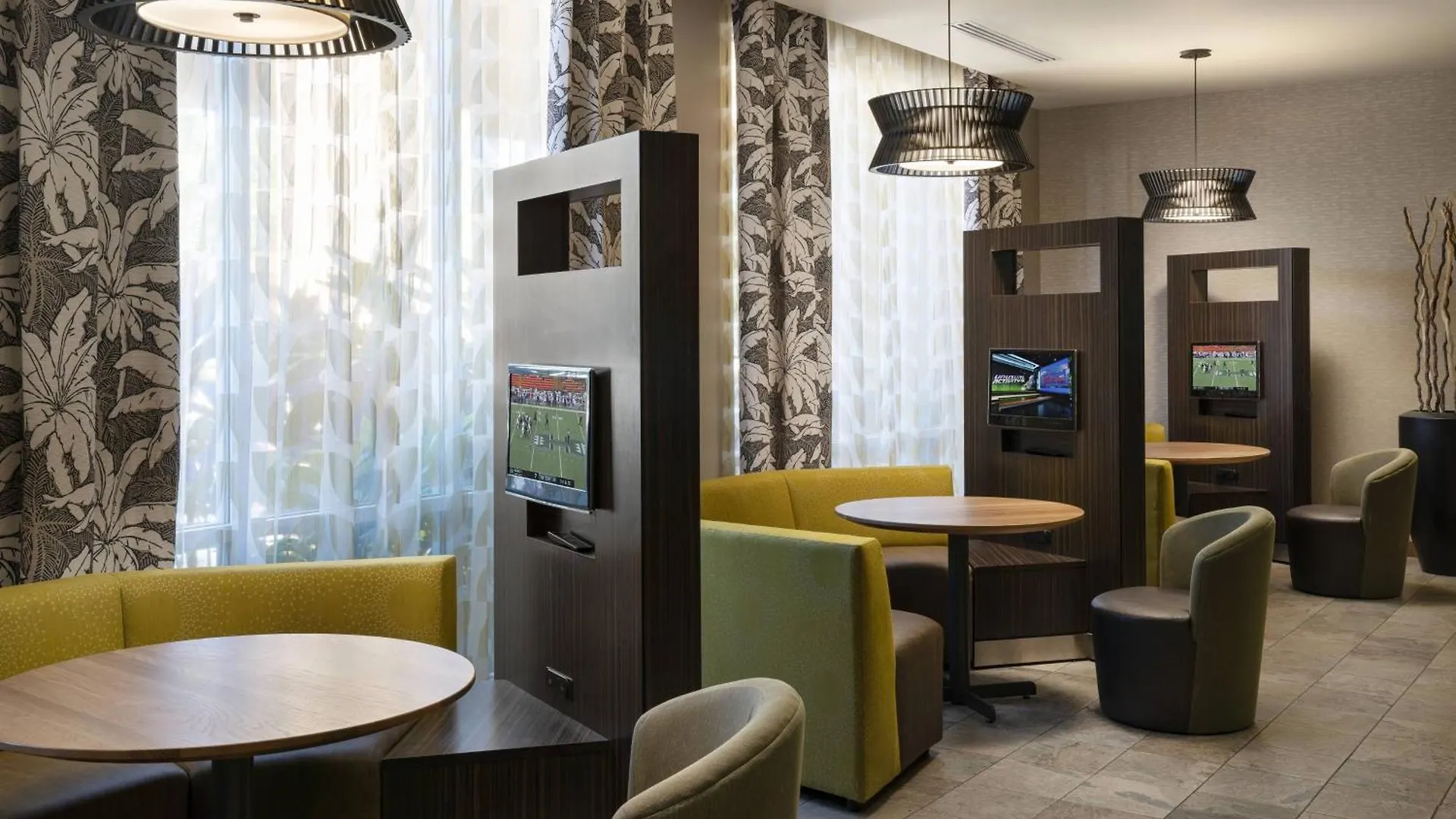 Courtyard By Marriott Maui Airport Hotel Kahului