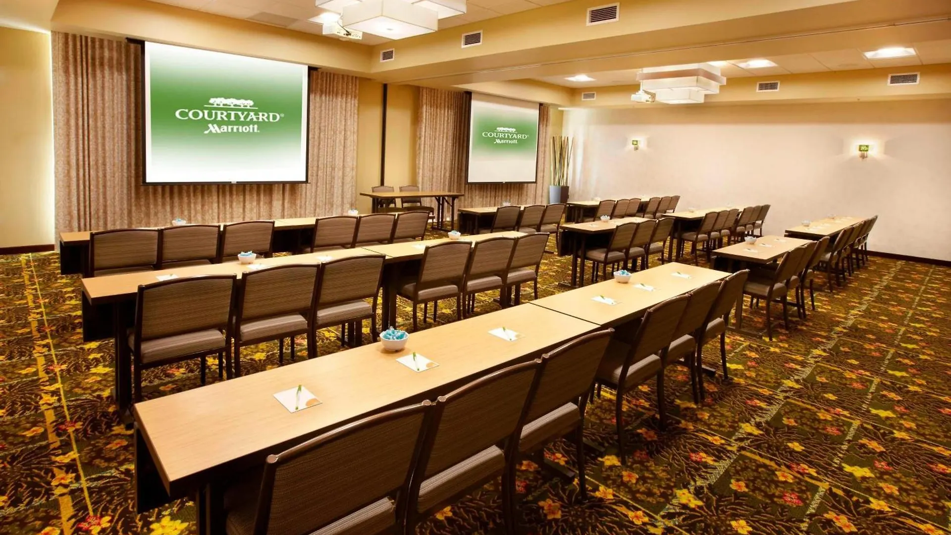 Courtyard By Marriott Maui Airport Hotel 3*