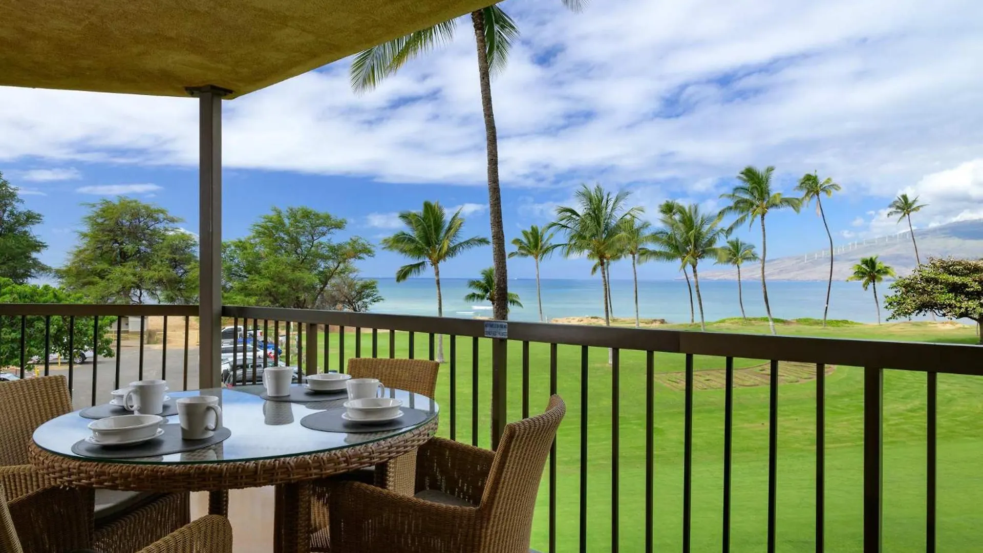 Luxury Maui Escape Ocean Views & Amenities Holiday home Kihei