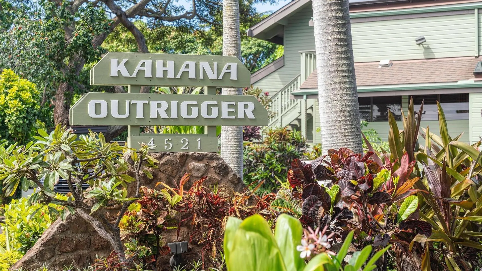 Outrigger 4b1 * Kahana