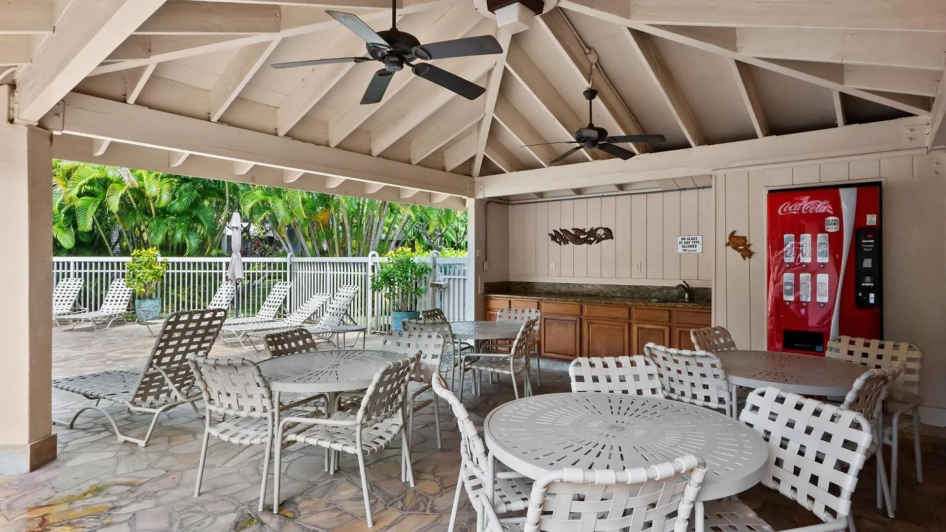Prime Location! Walk To Beach, Shops & Dining! Aparthotel *