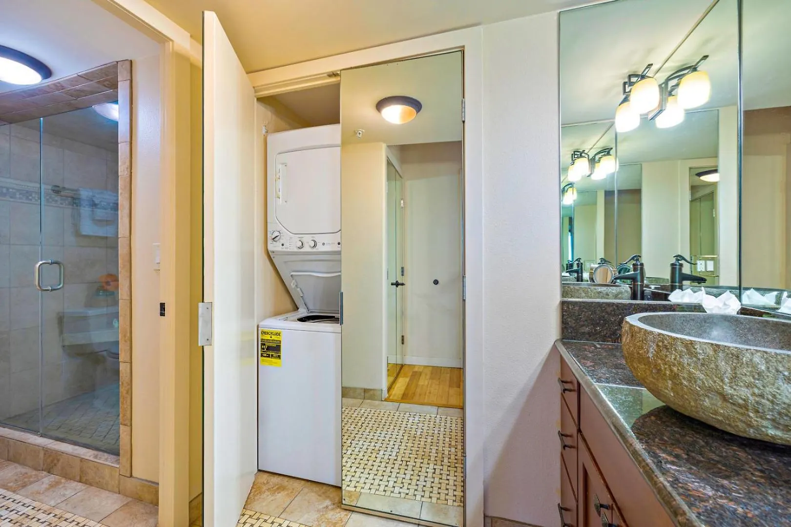 Apartment Exquisite One-bedroom, One-bathroom Beachfront Residence!
