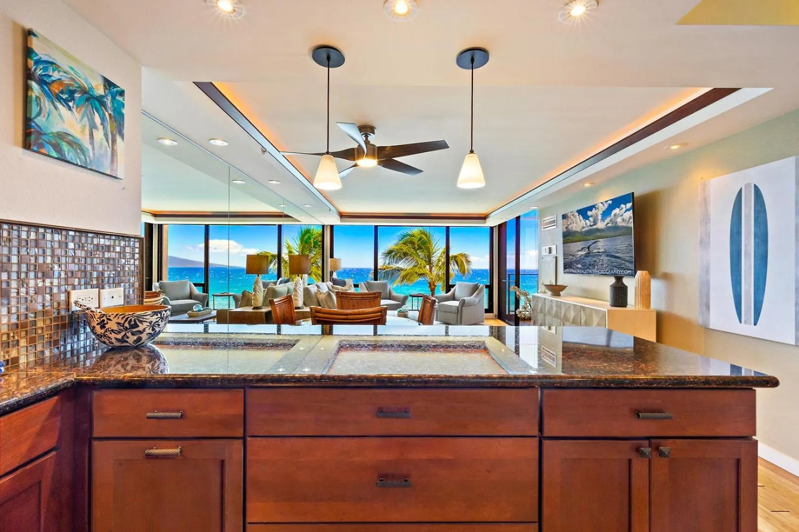 Exquisite One-bedroom, One-bathroom Beachfront Residence! Apartment *