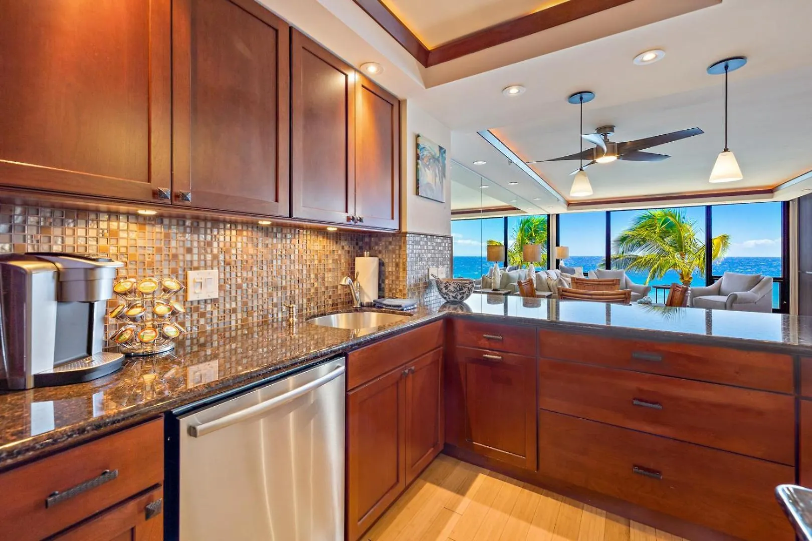 Apartment Exquisite One-bedroom, One-bathroom Beachfront Residence! *