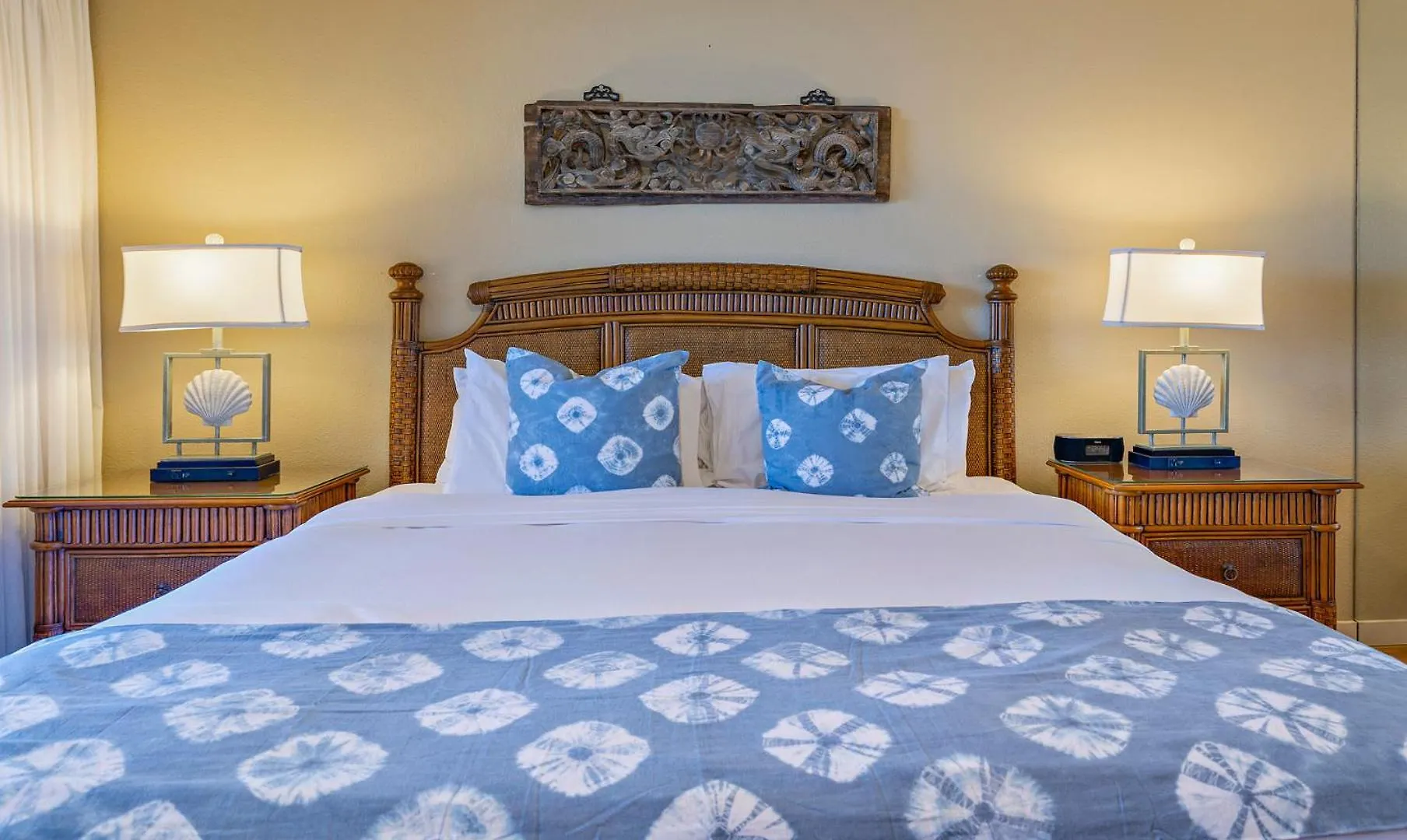 Exquisite One-bedroom, One-bathroom Beachfront Residence! Apartment