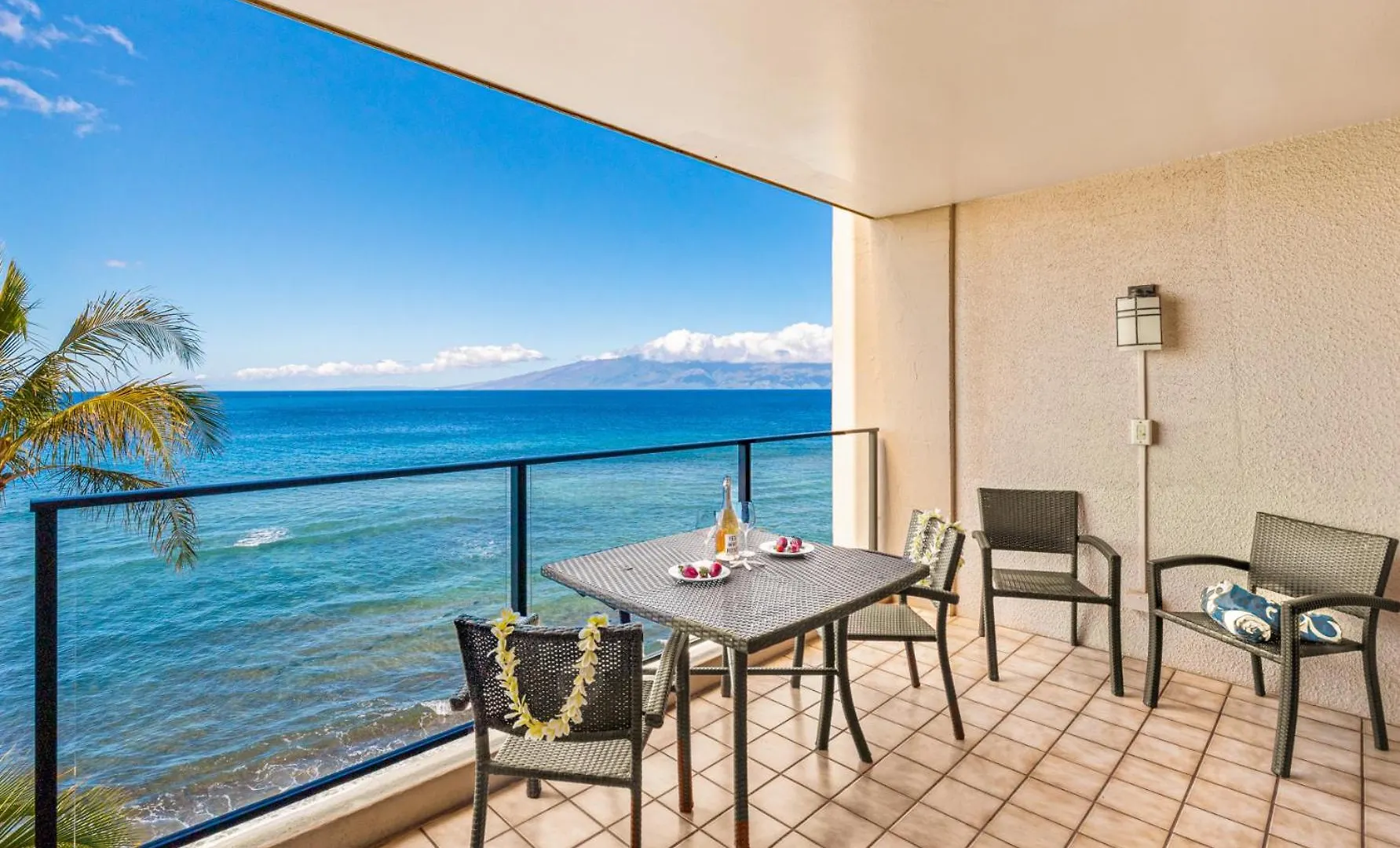 Apartment Exquisite One-bedroom, One-bathroom Beachfront Residence!