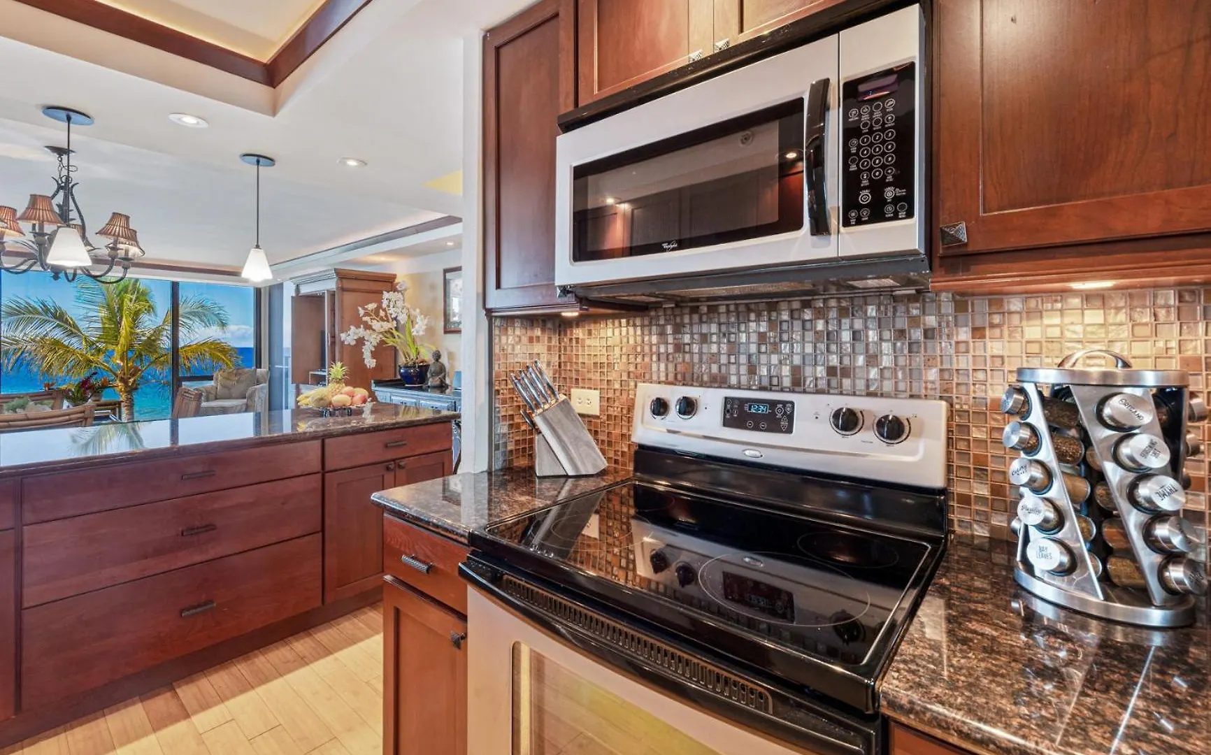Exquisite One-bedroom, One-bathroom Beachfront Residence! Apartment