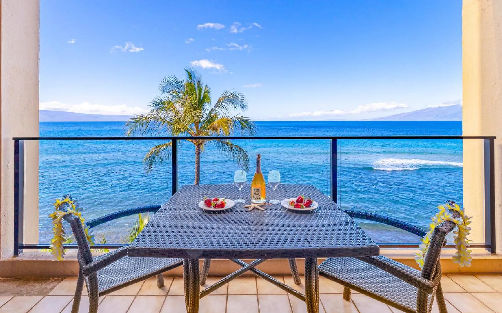 Apartment Exquisite One-bedroom, One-bathroom Beachfront Residence! *