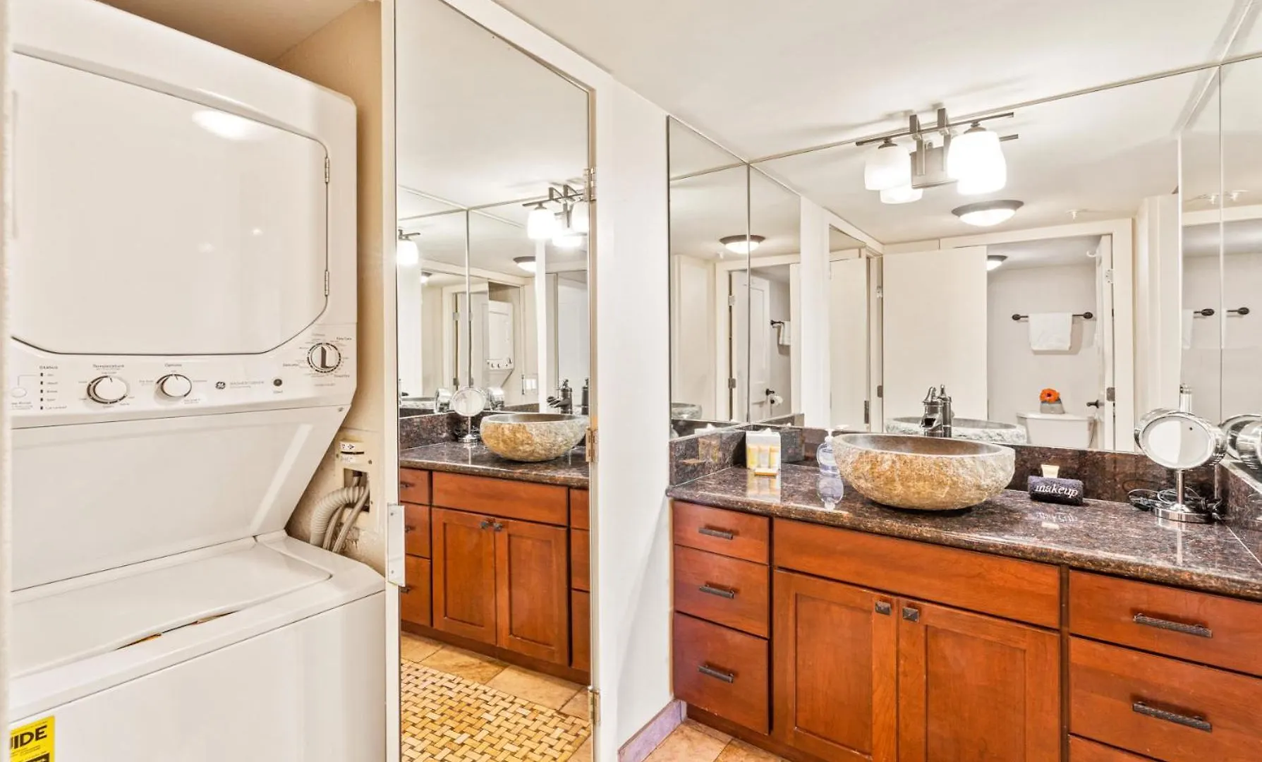 Exquisite One-bedroom, One-bathroom Beachfront Residence! *