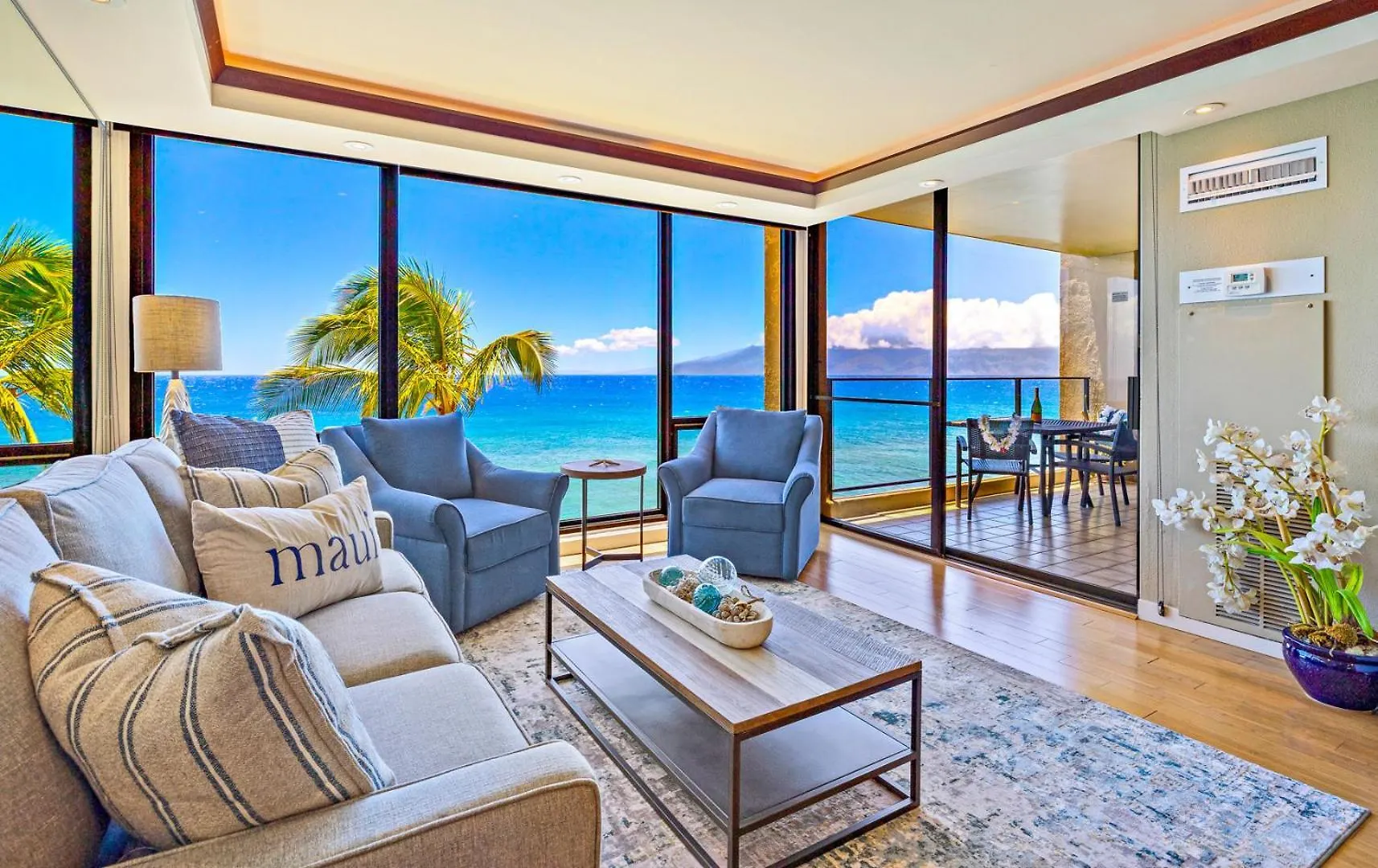 Exquisite One-bedroom, One-bathroom Beachfront Residence! Apartment