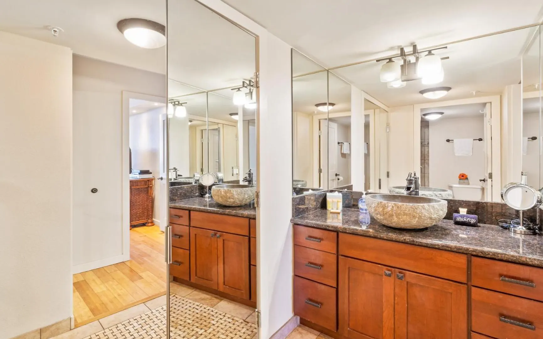 Exquisite One-bedroom, One-bathroom Beachfront Residence! *