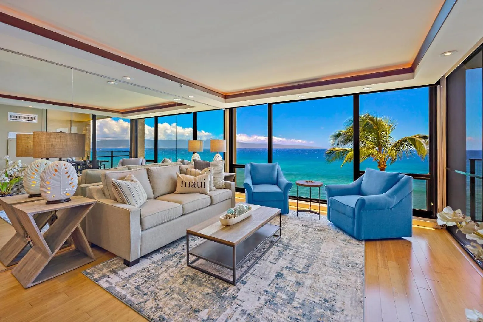 Exquisite One-bedroom, One-bathroom Beachfront Residence! Apartment *