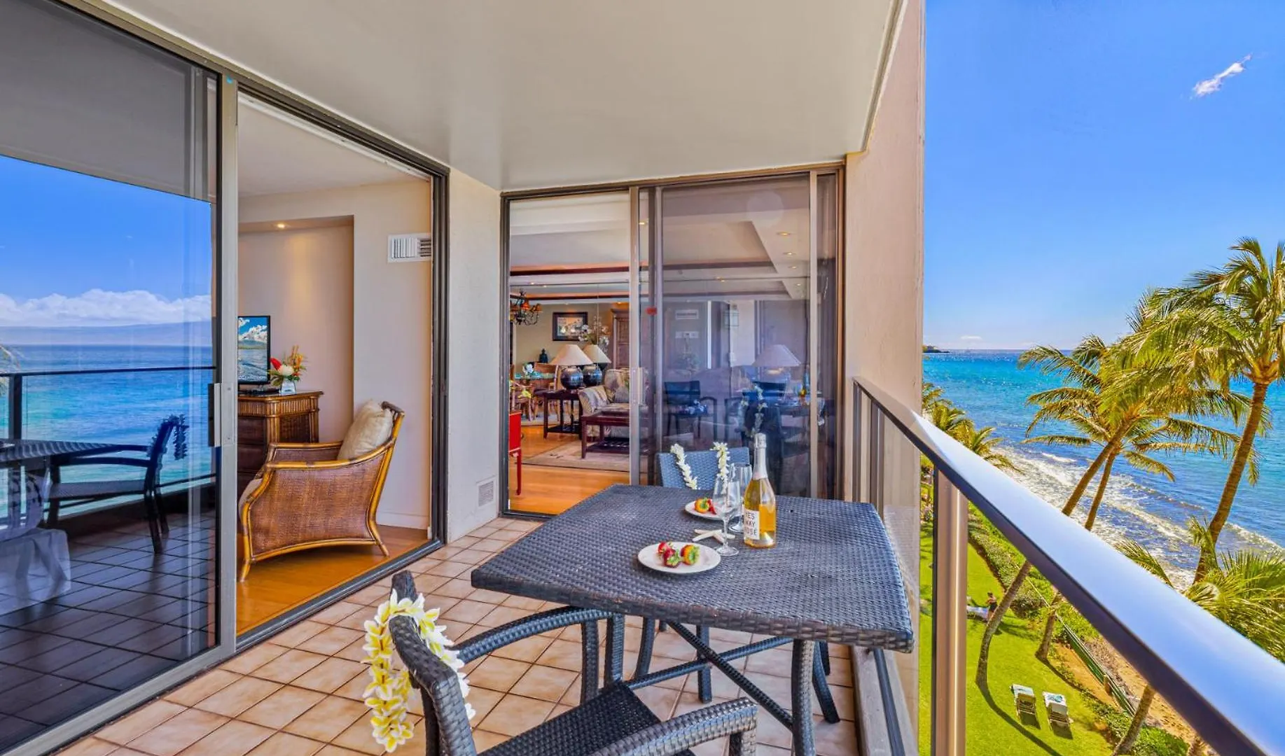 Apartment Exquisite One-bedroom, One-bathroom Beachfront Residence! Kaanapali