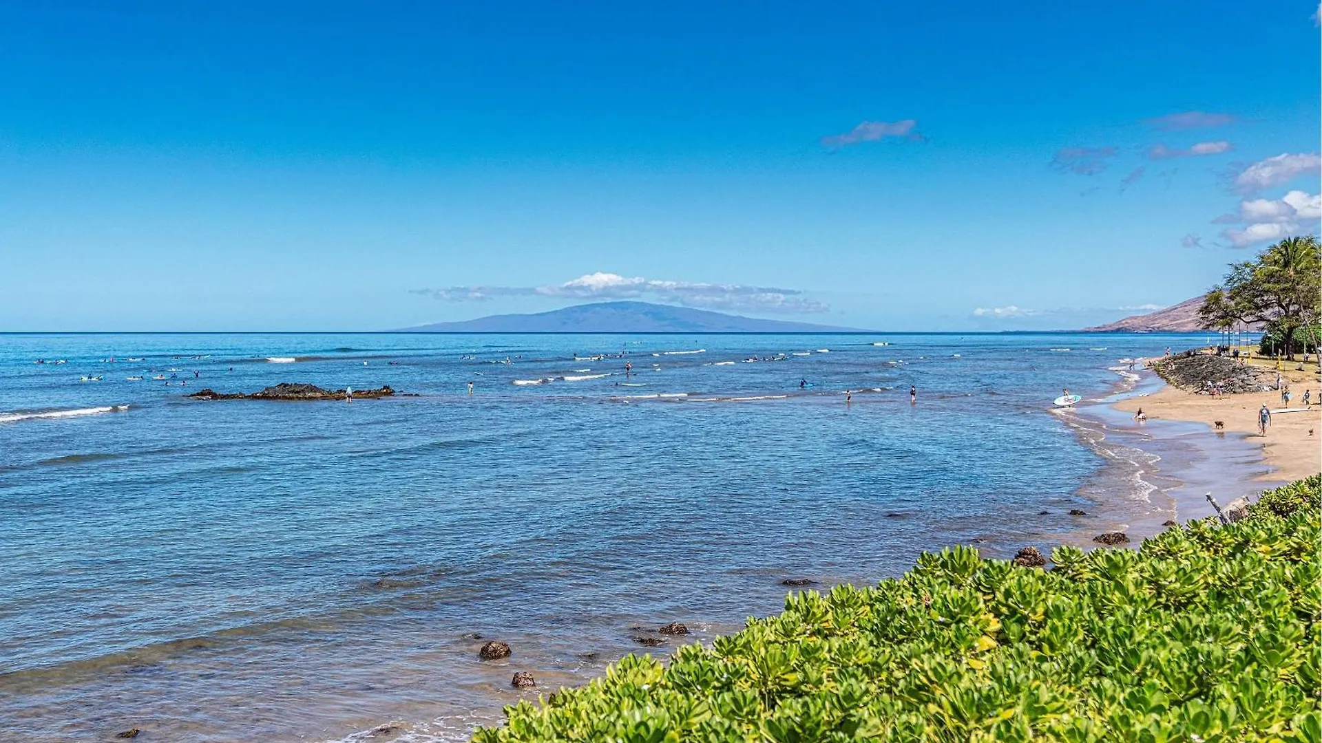 Island Surf 304 - Renovated, Ocean Views, Split Ac