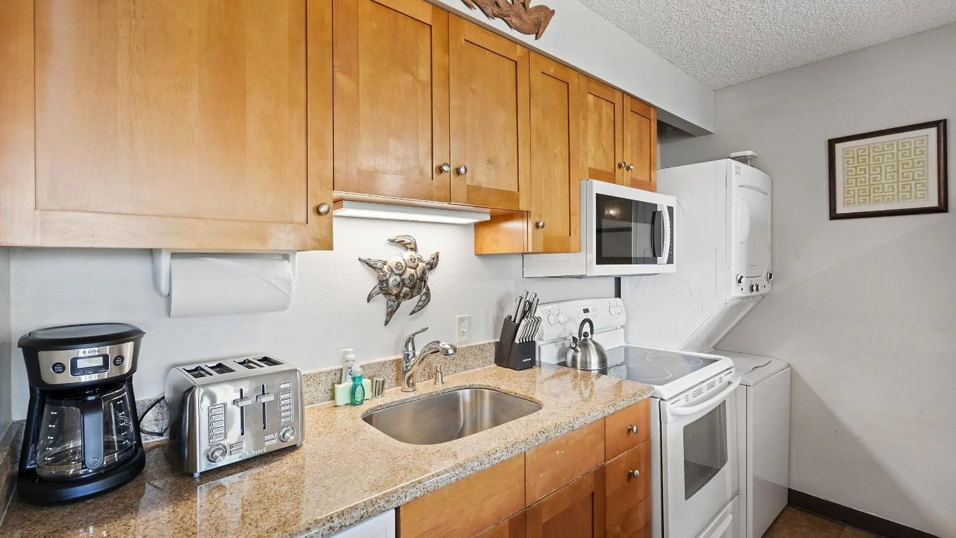Island Surf 304 - Renovated, Ocean Views, Split Ac Kihei