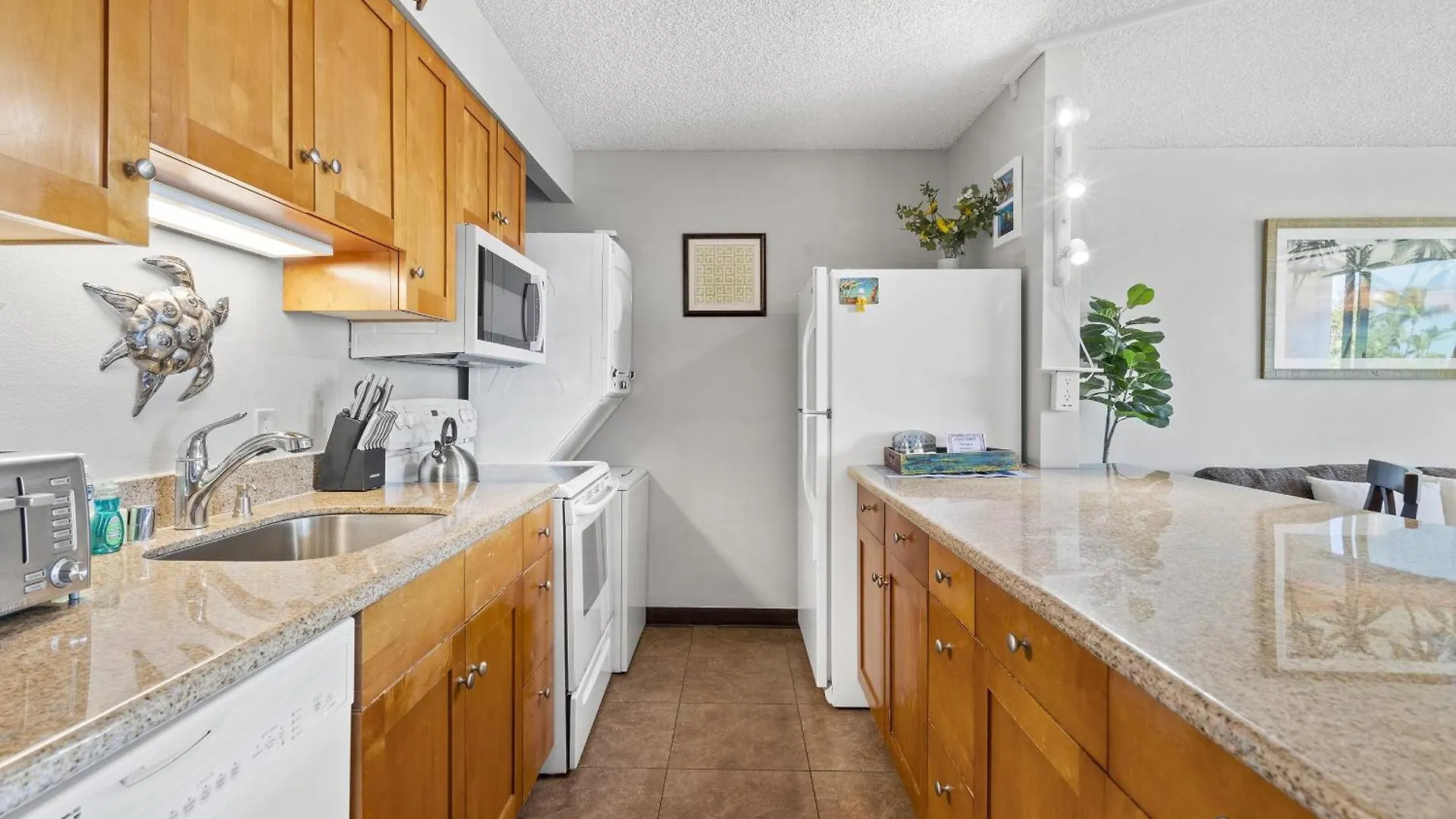Island Surf 304 - Renovated, Ocean Views, Split Ac