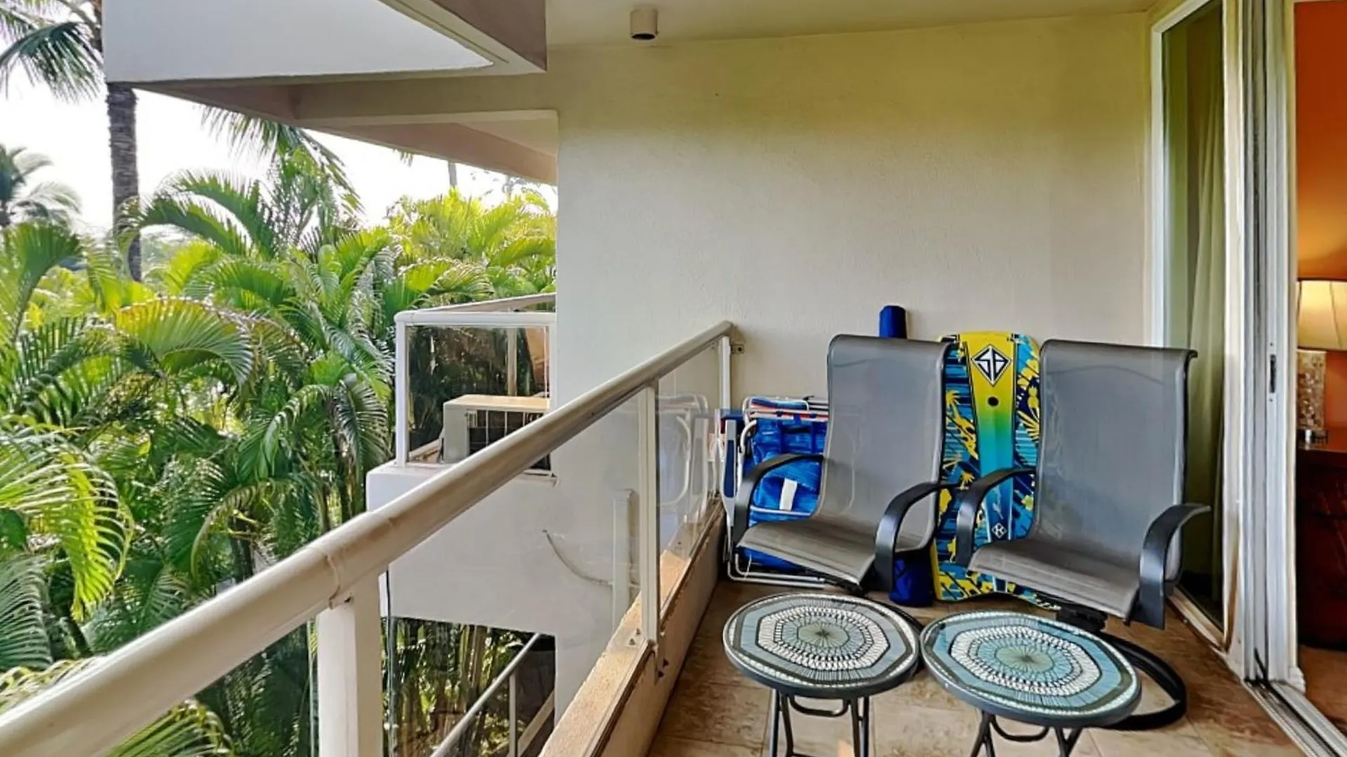 Maui Banyan T-305 *