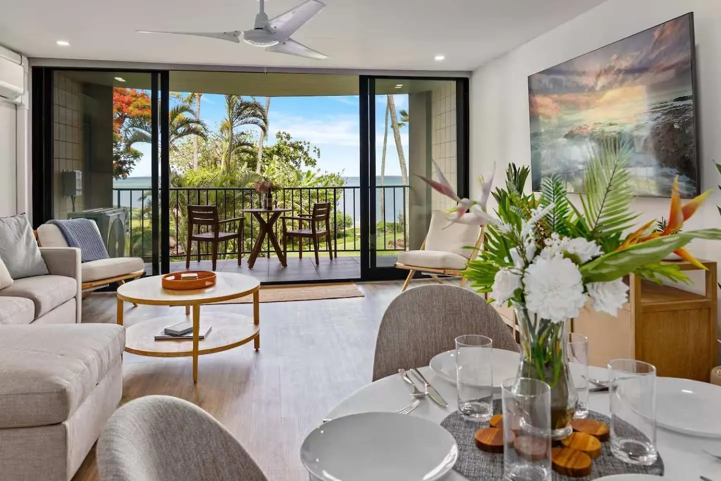Ocean Views Luxury Amenities Beachfront Retreat Holiday home Kahana