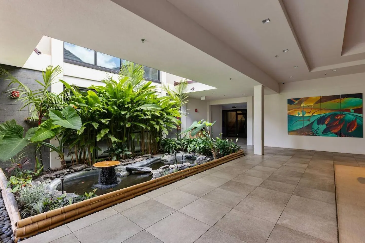 Ocean Views Luxury Amenities Beachfront Retreat Holiday home Kahana