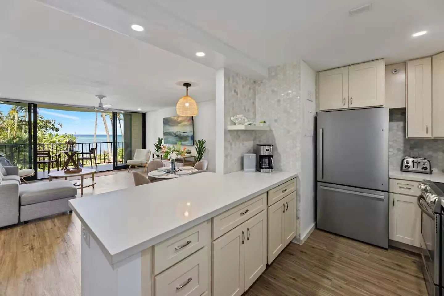 Ocean Views Luxury Amenities Beachfront Retreat Holiday home Kahana