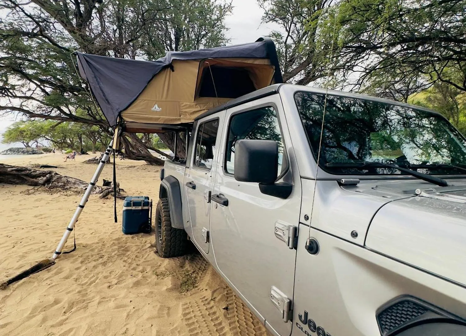 Embark On A Journey Through Maui With Aloha Glamp's Jeep And Rooftop Tent Allows To Discover Diverse Campgrounds, Unveiling The Island's Beauty From Unique Perspectives Each Day *