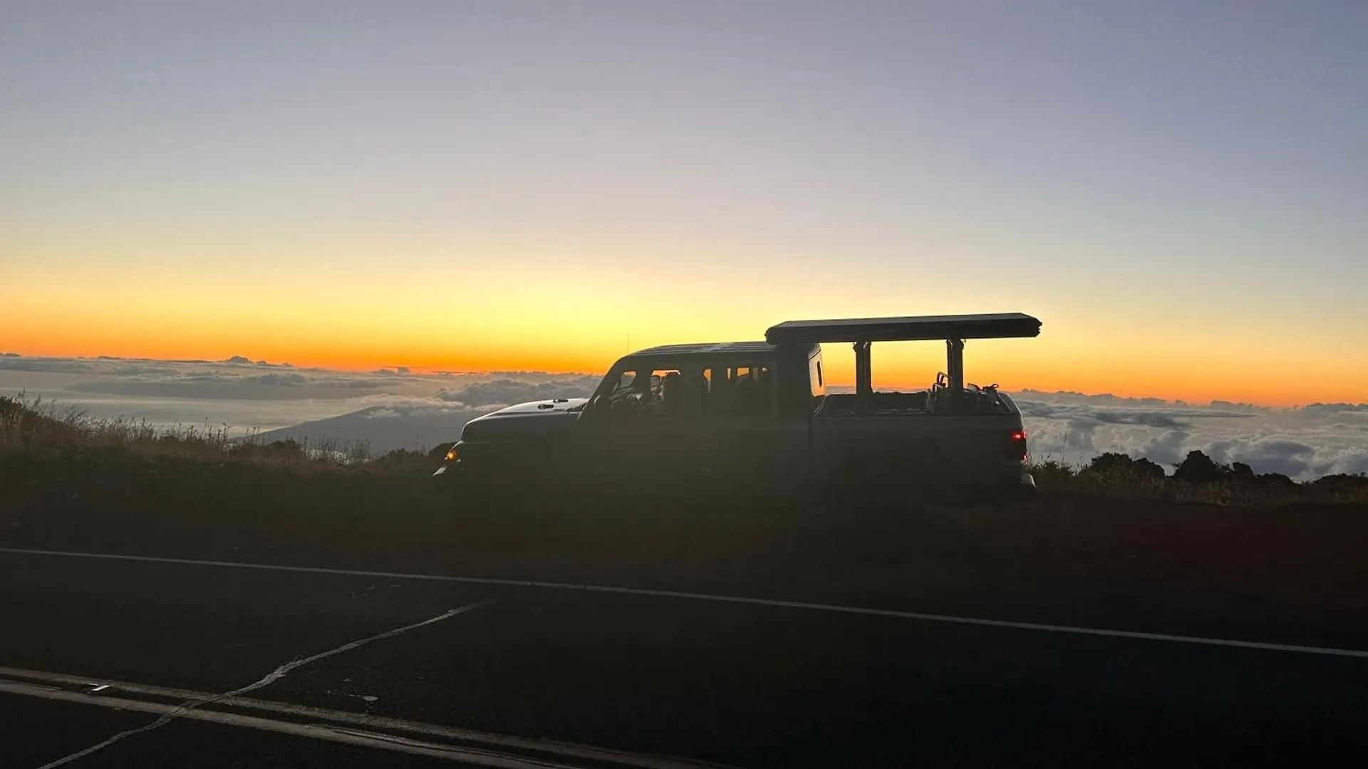 Embark On A Journey Through Maui With Aloha Glamp's Jeep And Rooftop Tent Allows To Discover Diverse Campgrounds, Unveiling The Island's Beauty From Unique Perspectives Each Day Luxury tent