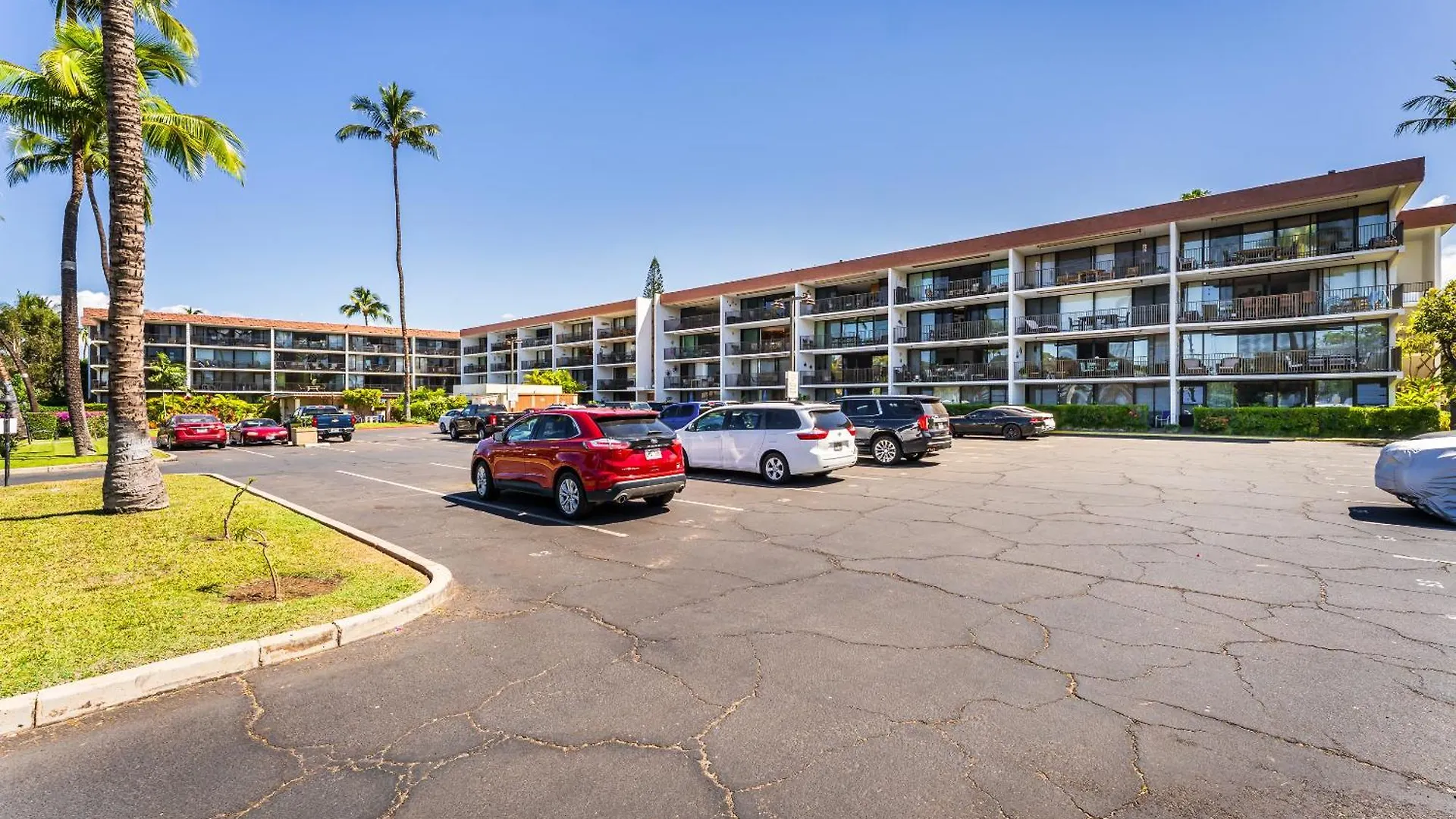 Beautiful Oceanview, Great Location Across The Apartment