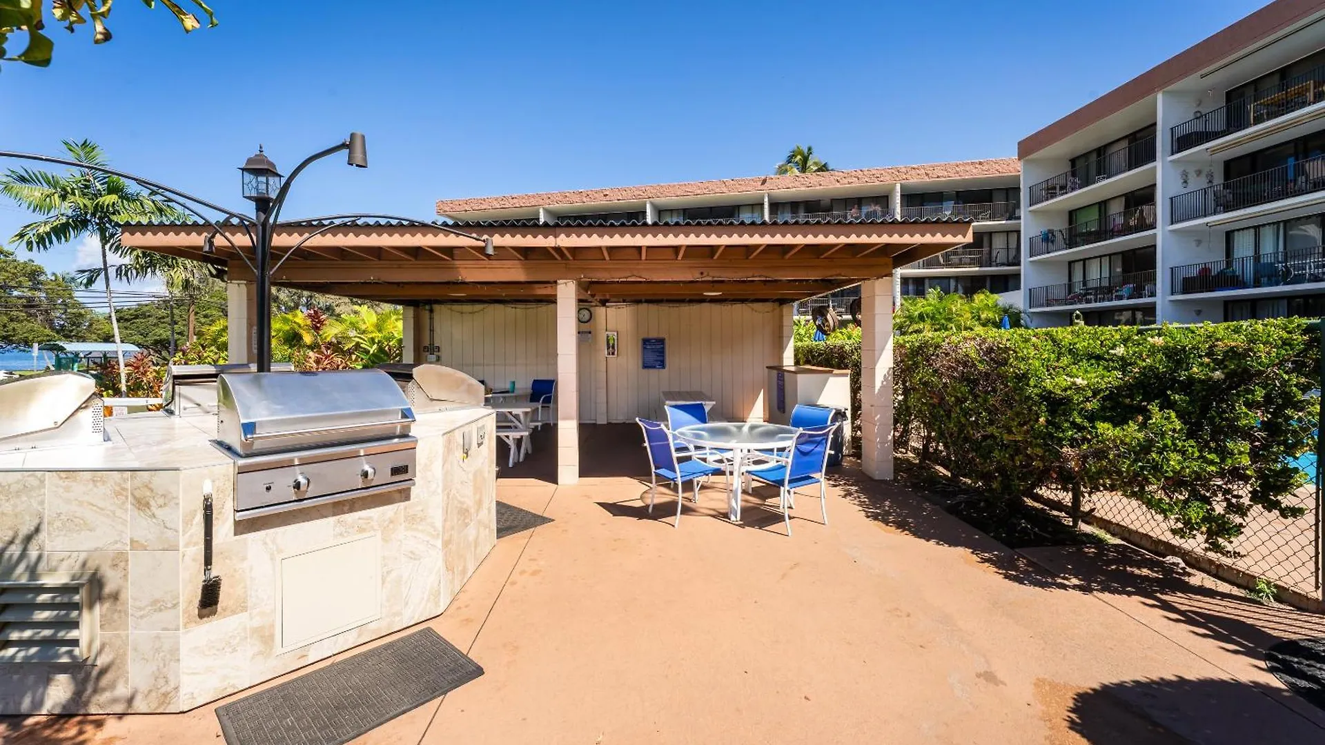 Apartment Beautiful Oceanview, Great Location Across The