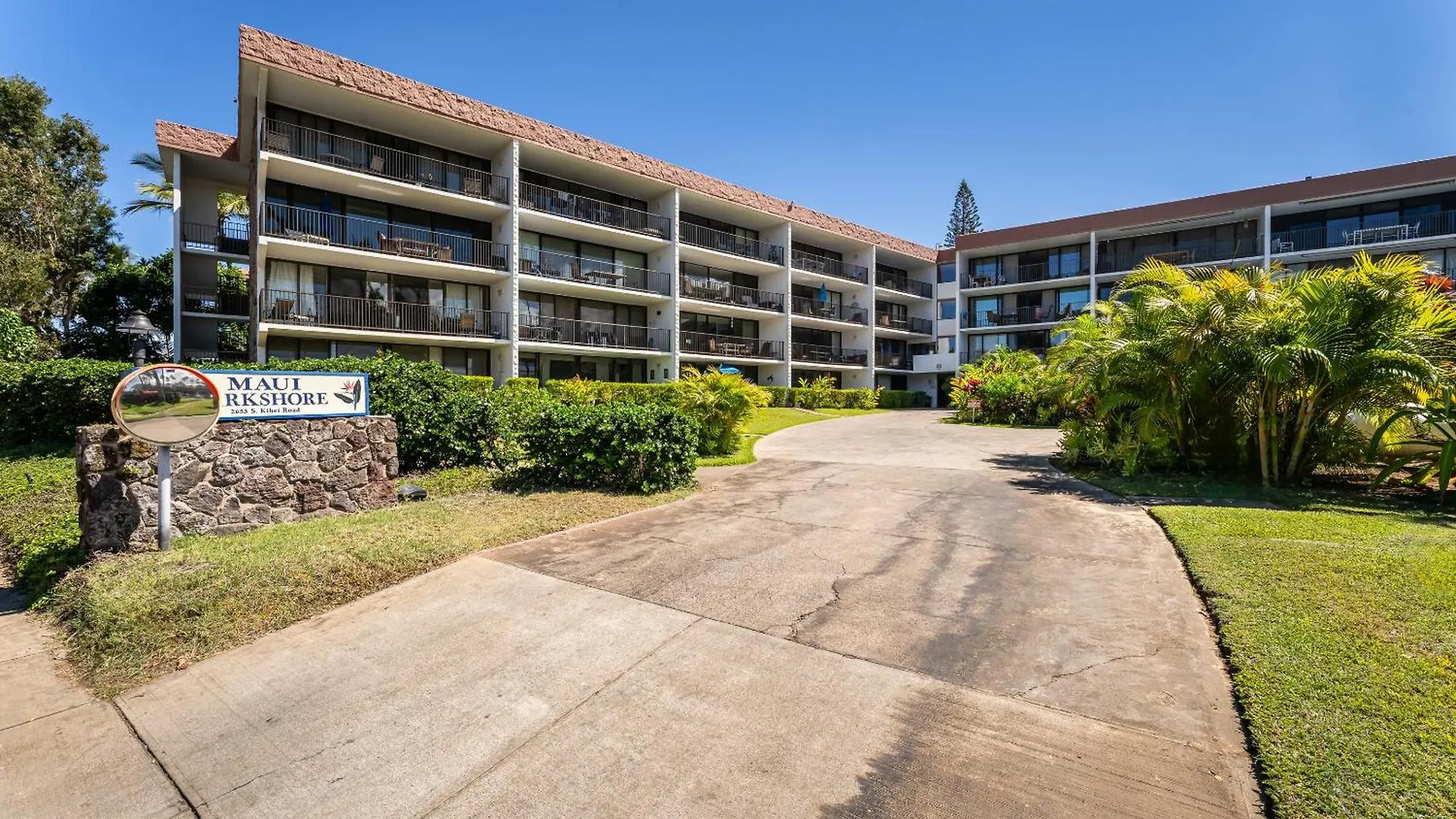 Apartment Beautiful Oceanview, Great Location Across The