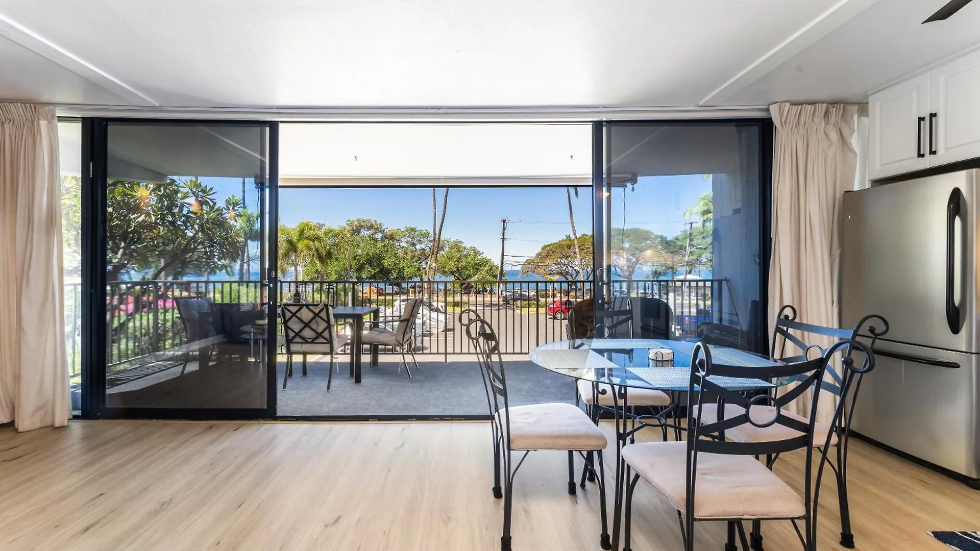 Apartment Beautiful Oceanview, Great Location Across The *