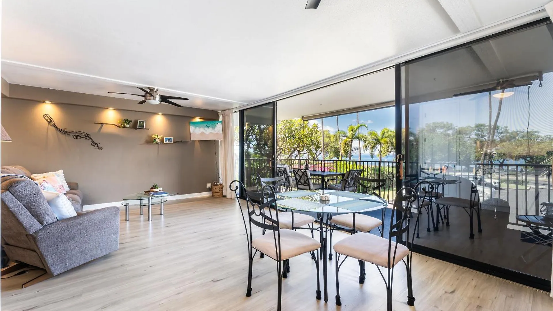 Beautiful Oceanview, Great Location Across The Apartment *