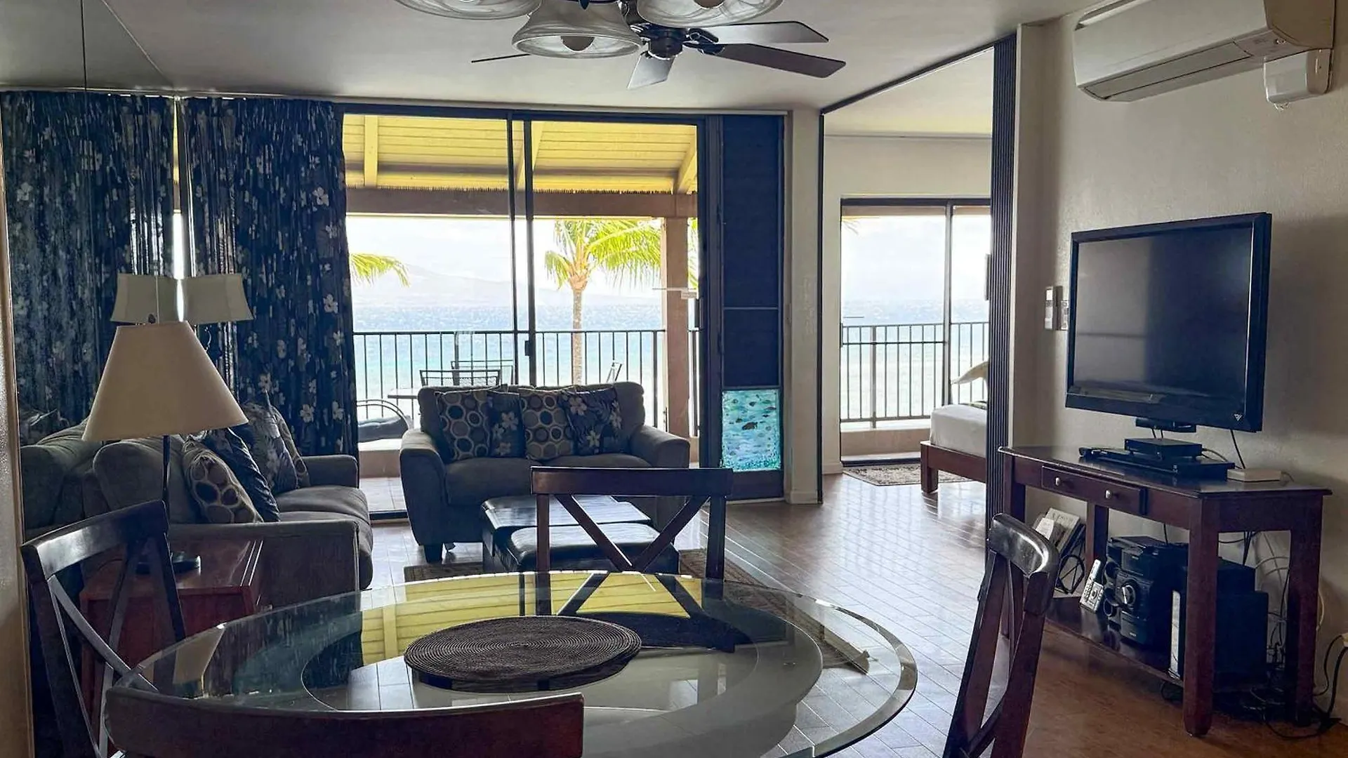 Lauloa 410 - Floor, Direct Ocean Front, Stunning Renovation, Wi-fi, Split Ac *