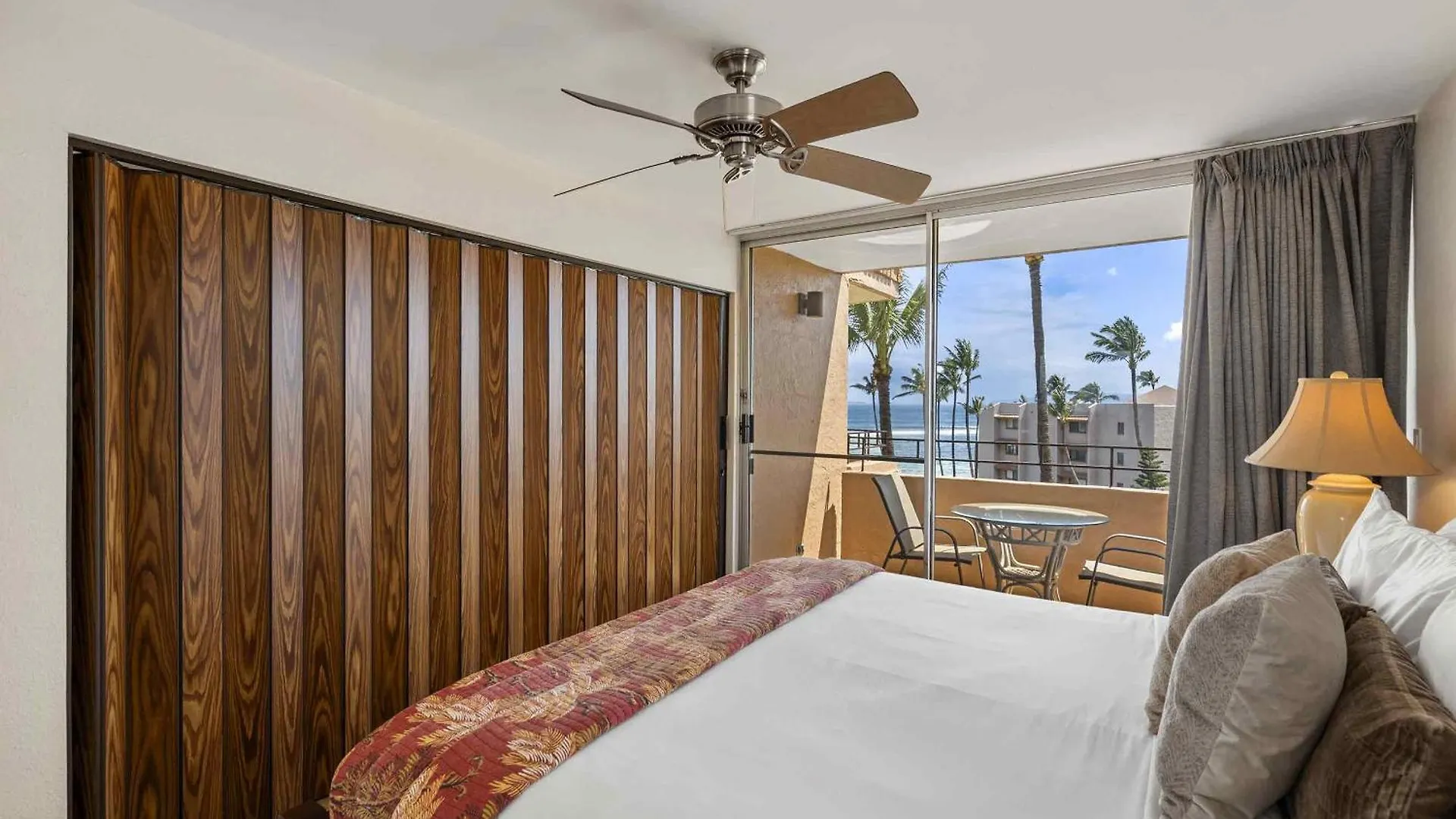 Island Sands 500, Breathtaking Ocean Views, Spacious Lanais, Renovated, Split Ac Holiday home