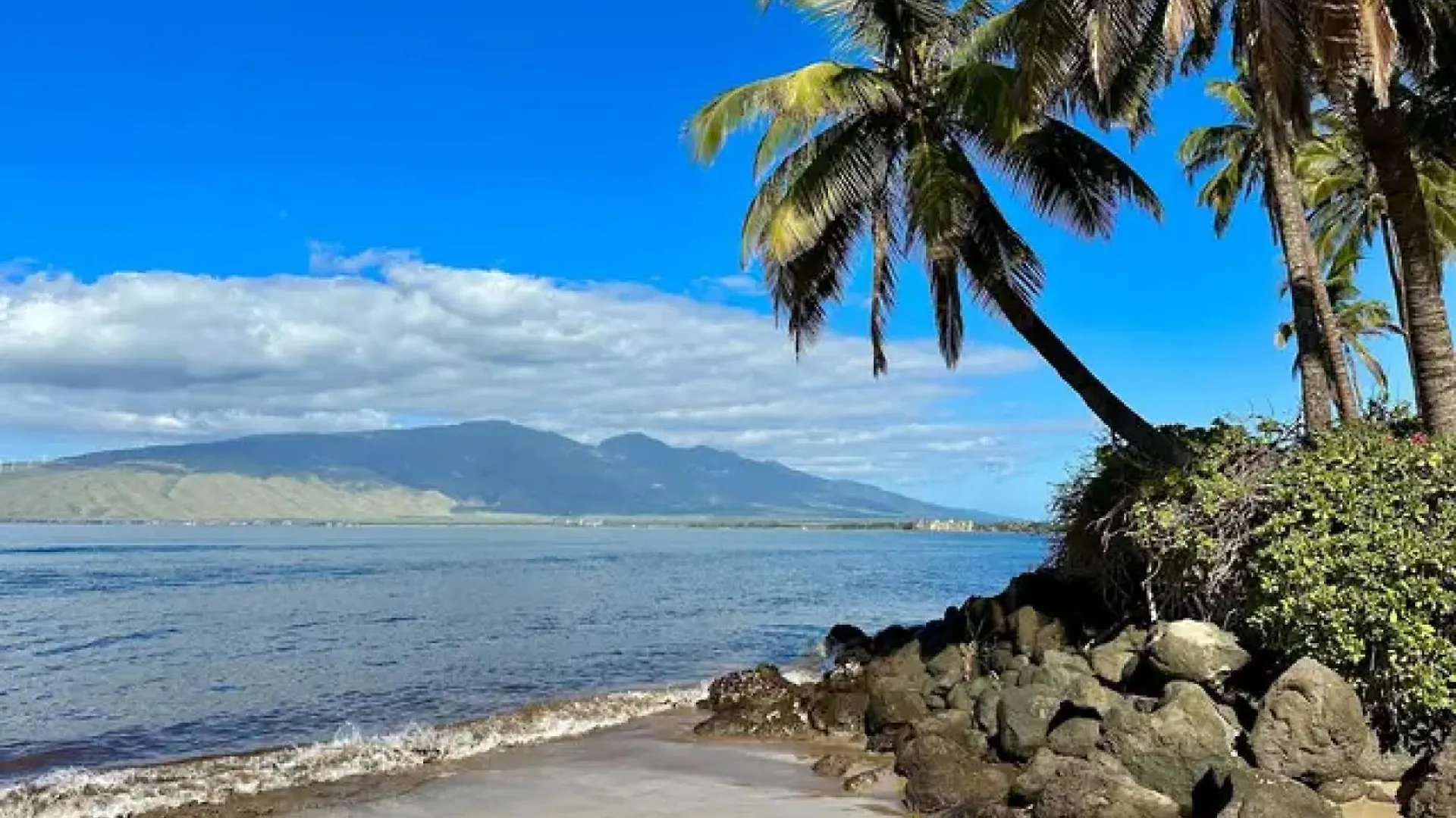 3mins Walk To Beach! Laundry, Pool, Hot Tub & Kihei